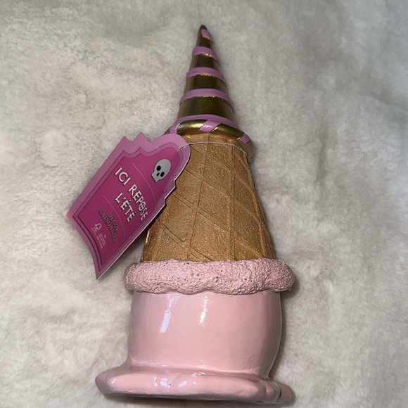 ☠️🍦NEW SUMMERWEEN UPSIDE DOWN MELTED ICE CREAM CONES INTO SKULLS☠️🍦 - Picture 4 of 7